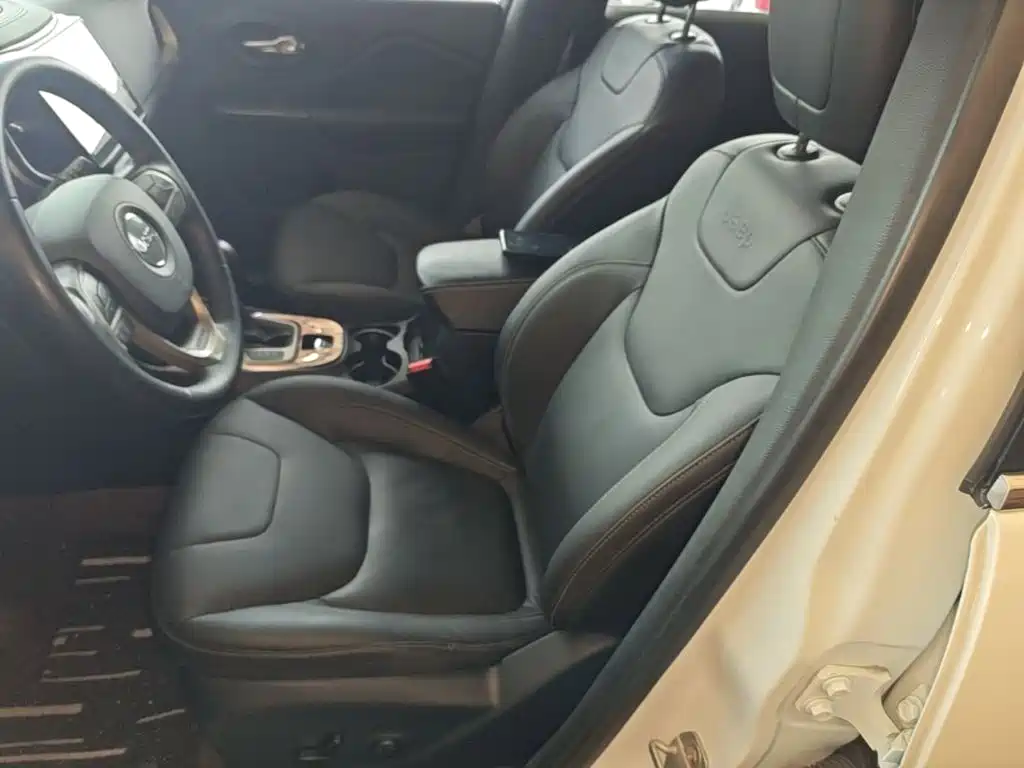 Jeep Cherokee — миниатюра 15