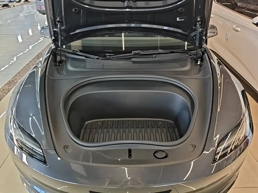 Tesla Model 3 — миниатюра 20
