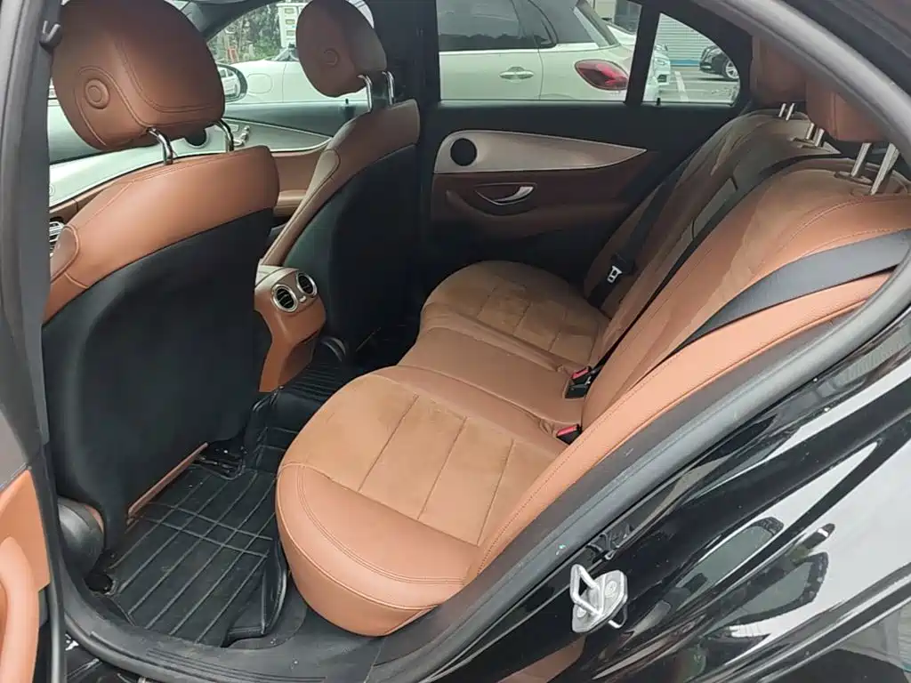 Mercedes-Benz E-Class — миниатюра 17
