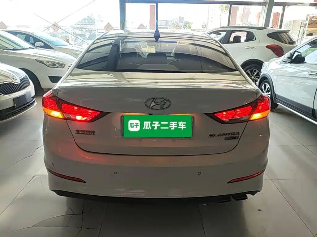 Hyundai Elantra — миниатюра 6