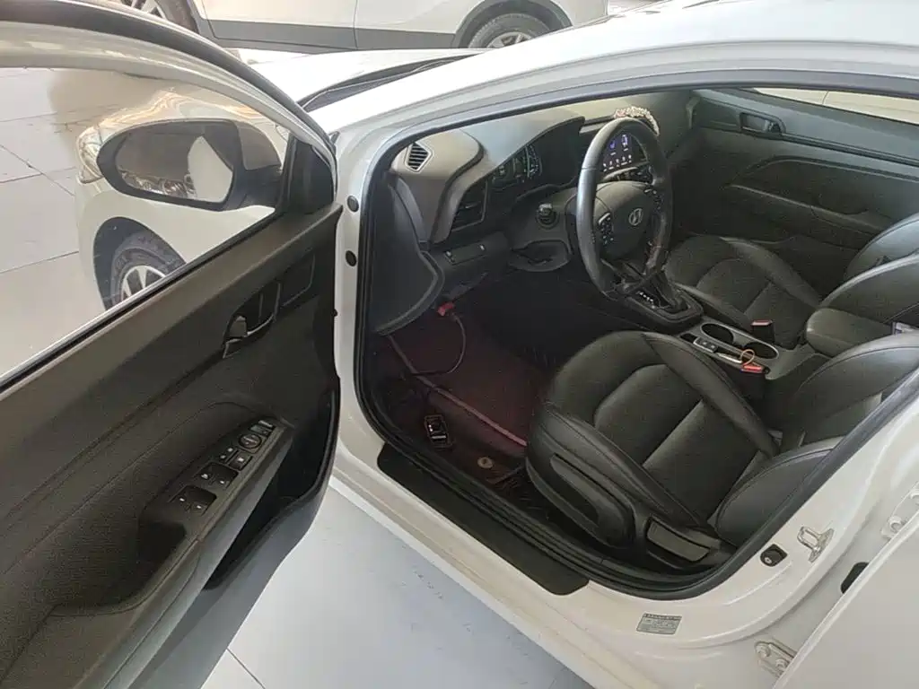 Hyundai Elantra — миниатюра 16