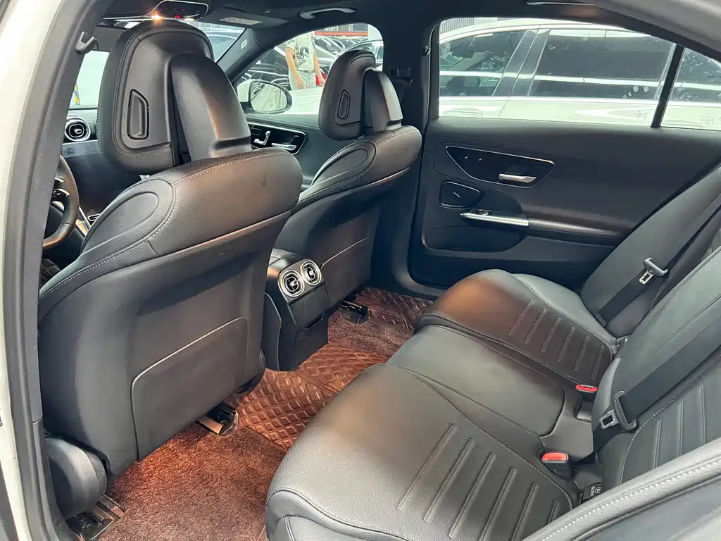 Mercedes-Benz C-Class — миниатюра 8