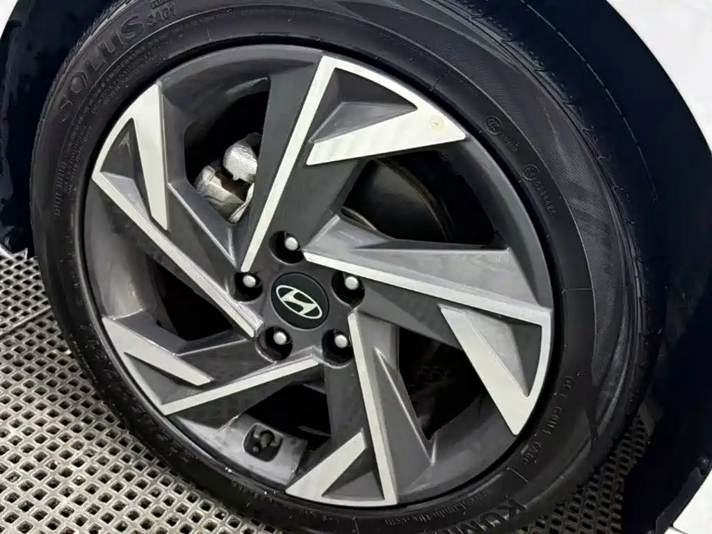 Hyundai Elantra — миниатюра 18