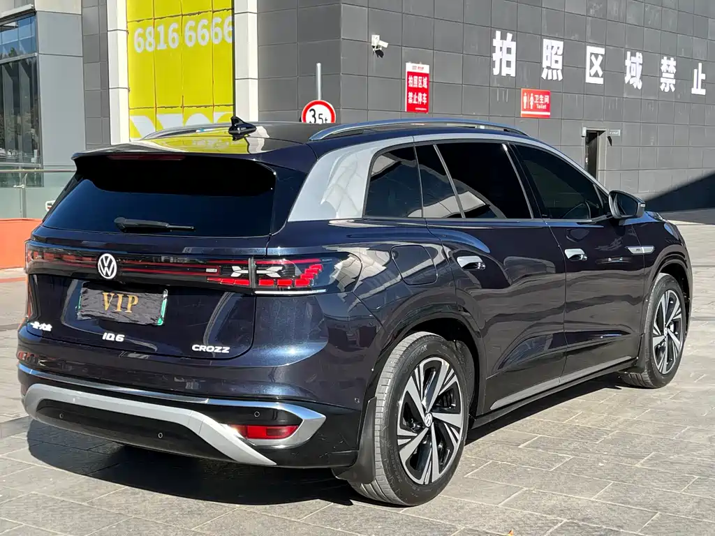 VOLKSWAGEN ID.6 CROZZ