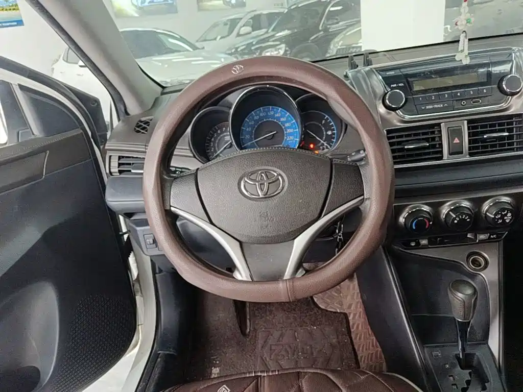 Toyota Yaris L — миниатюра 11