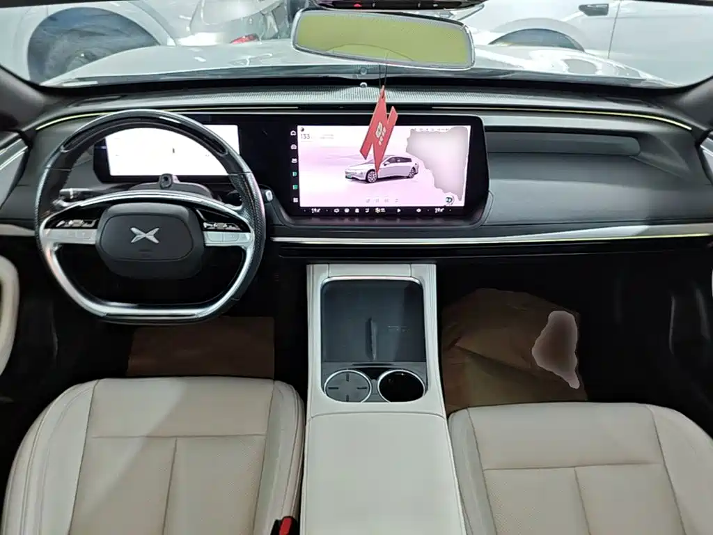 XPeng P7 — миниатюра 10