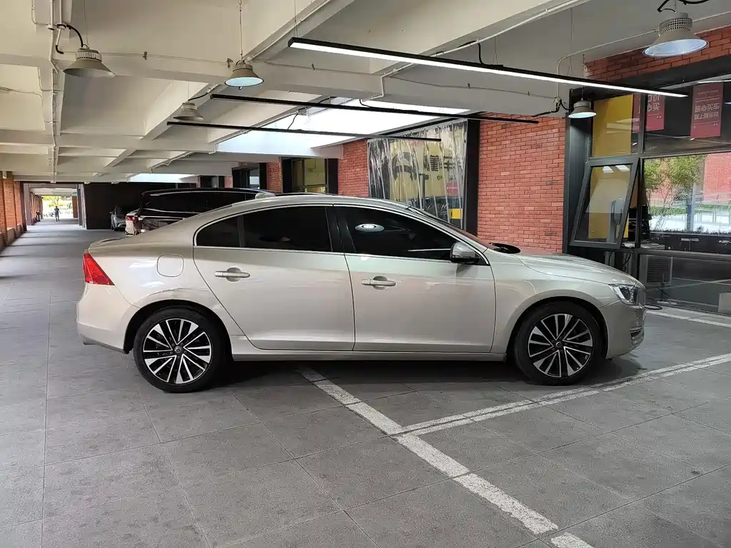 Volvo S60 — миниатюра 5