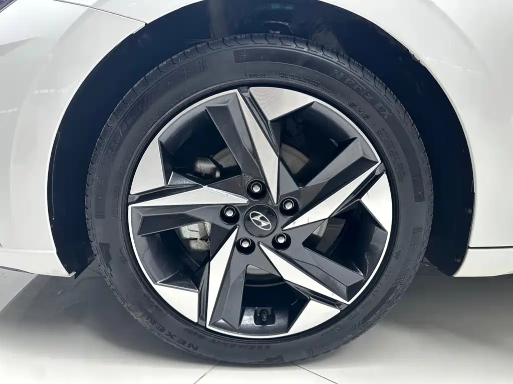 Hyundai Elantra — миниатюра 15