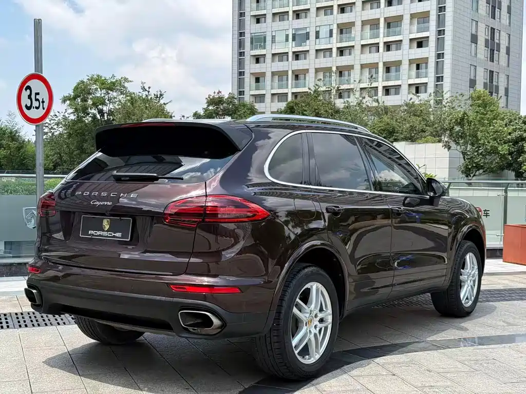 Porsche Cayenne — миниатюра 23