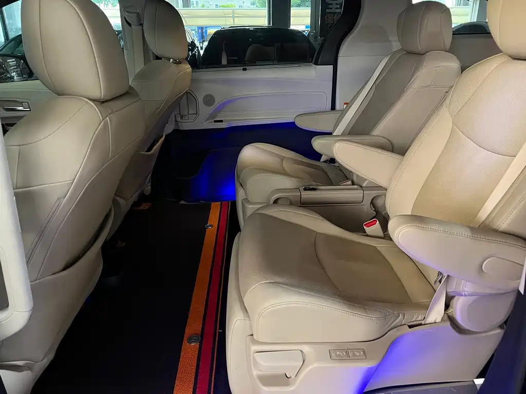 Toyota Granvia — миниатюра 6