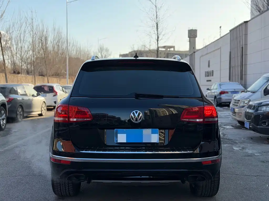 VOLKSWAGEN TOUAREG