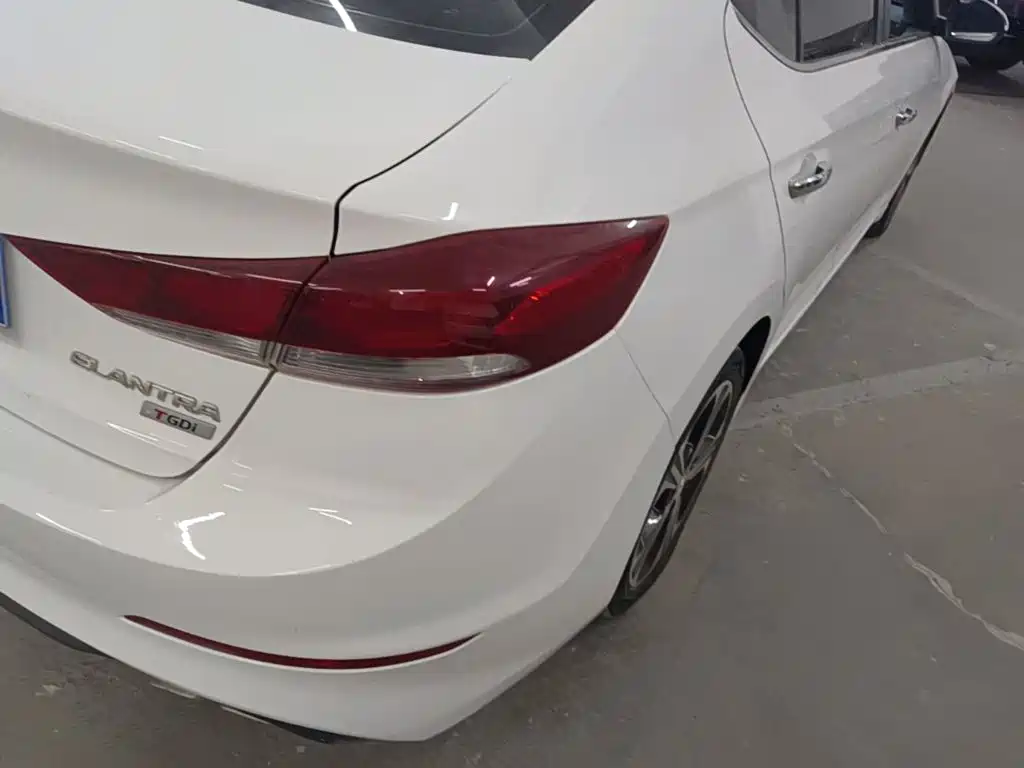 Hyundai Elantra — миниатюра 8