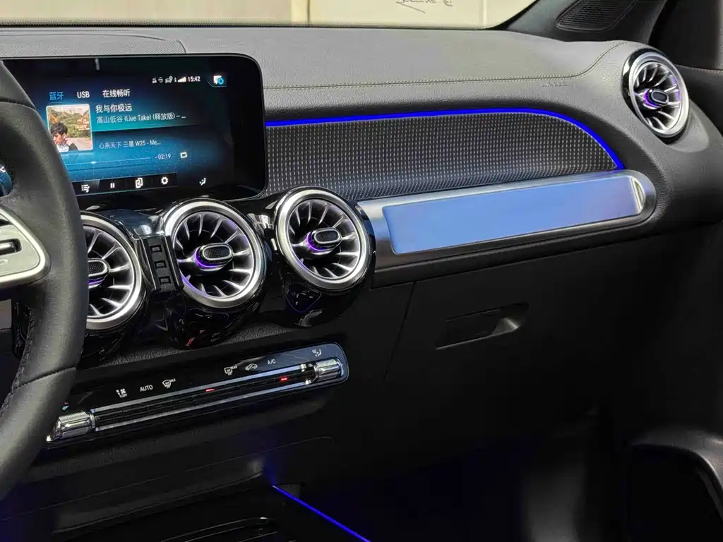 Mercedes-Benz GLB — миниатюра 13