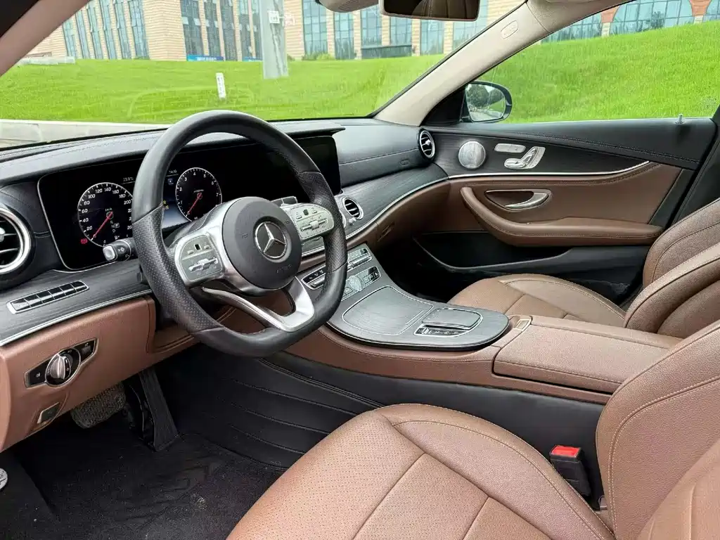 Mercedes-Benz E-Class — миниатюра 5