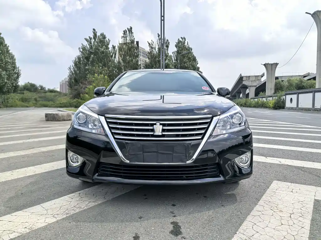 Toyota Crown 2.5L Royal Navigation Edition, фото 2
