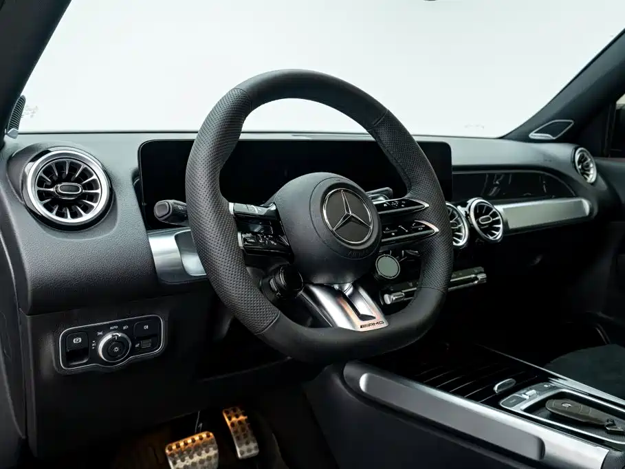 Mercedes-Benz GLB AMG — миниатюра 23