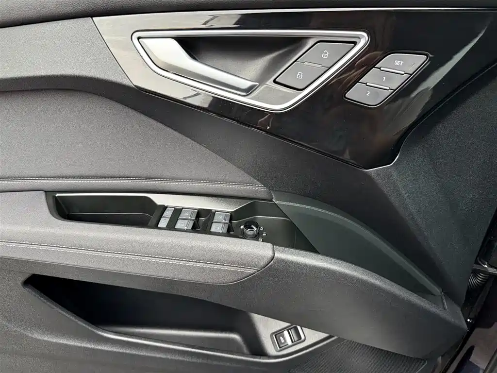 Audi Q4 e-tron — миниатюра 7