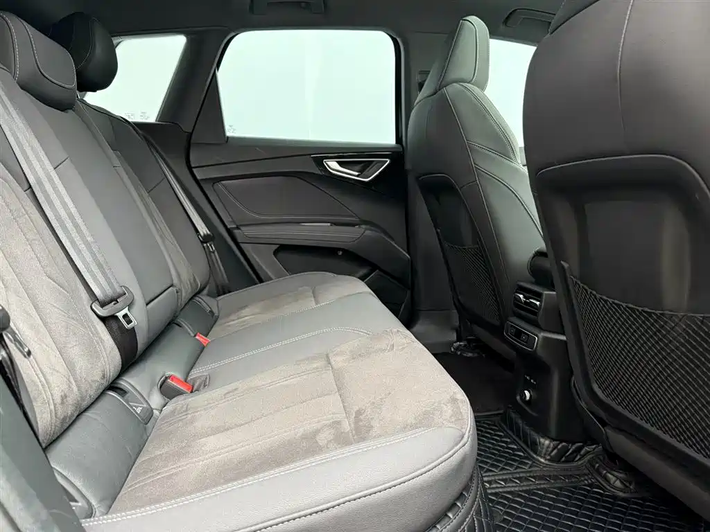 Audi Q4 e-tron — миниатюра 13