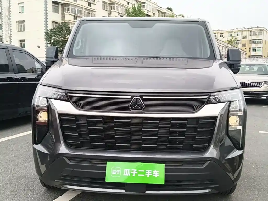 Sinotruk Vangard V — миниатюра 3