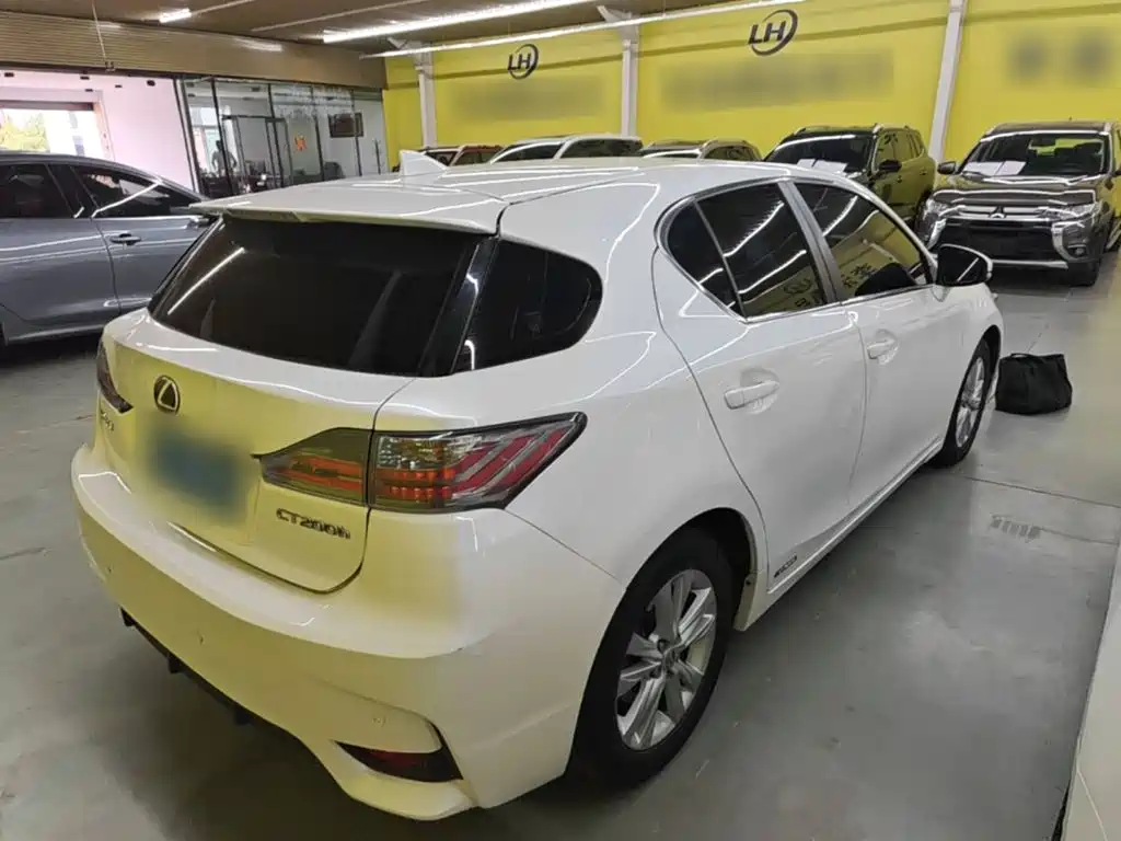 Lexus CT — миниатюра 7
