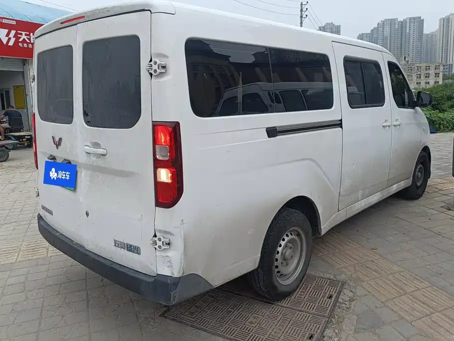 Wuling Yangguang — миниатюра 3