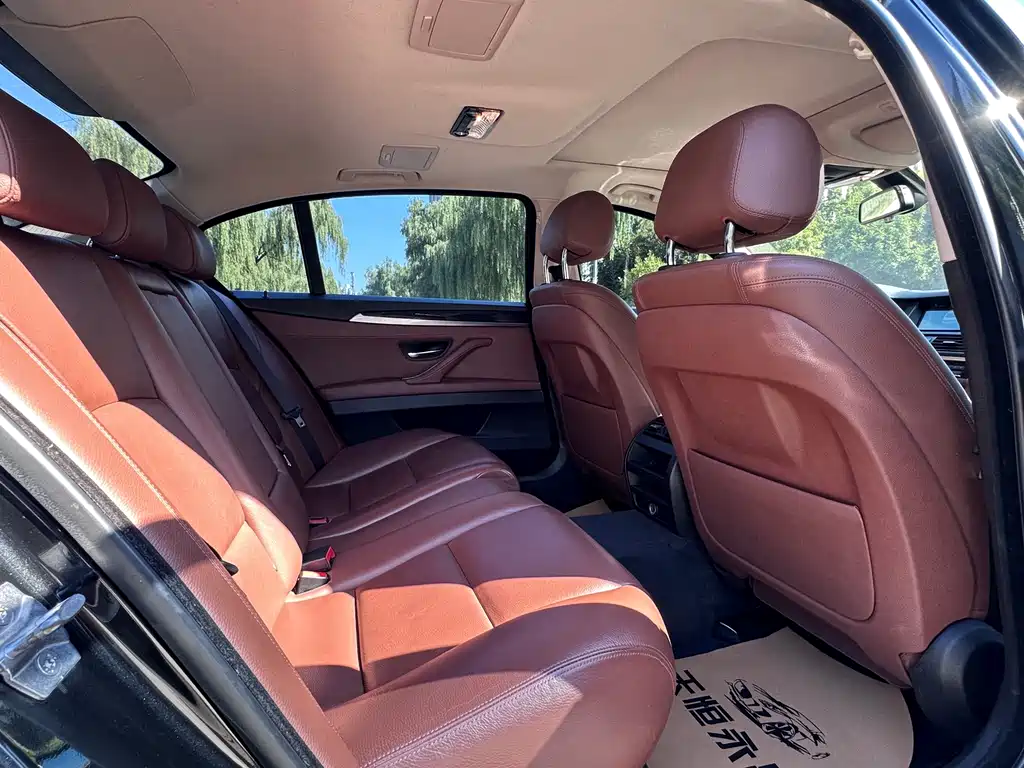 BMW 5 Series — миниатюра 17
