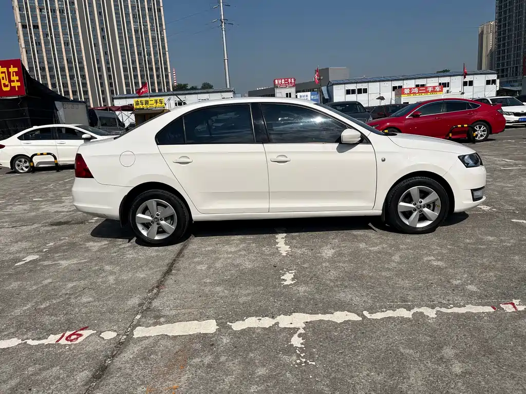 Skoda Rapid — миниатюра 6