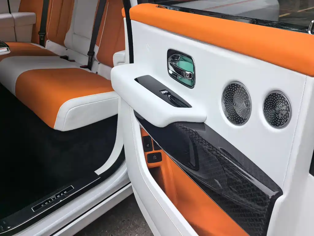 Rolls-Royce Cullinan — миниатюра 4