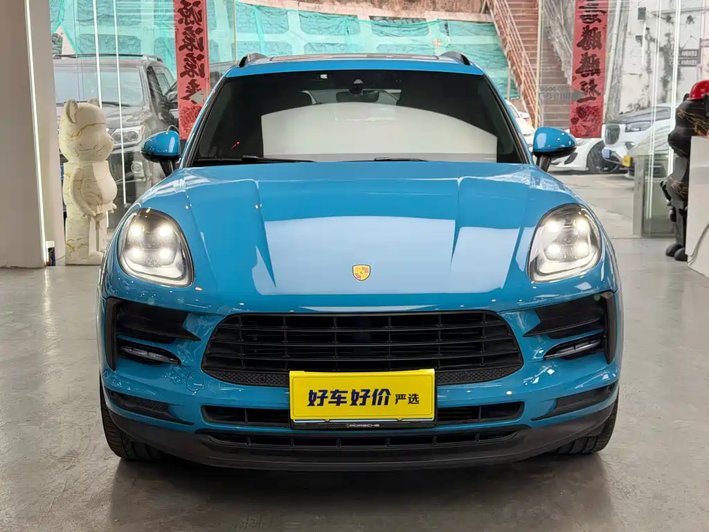 PORSCHE MACAN