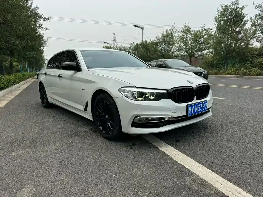 BMW 5 Series — миниатюра 3