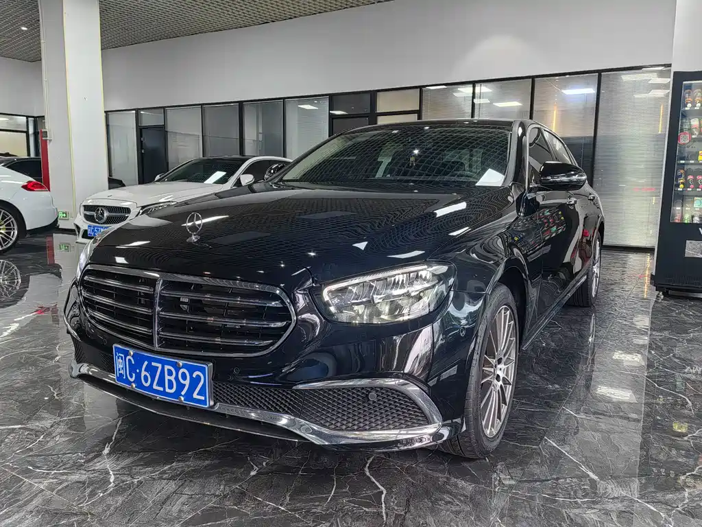 Mercedes-Benz E-Class — миниатюра 3