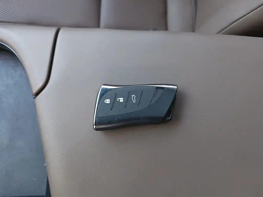 Lexus ES — миниатюра 9