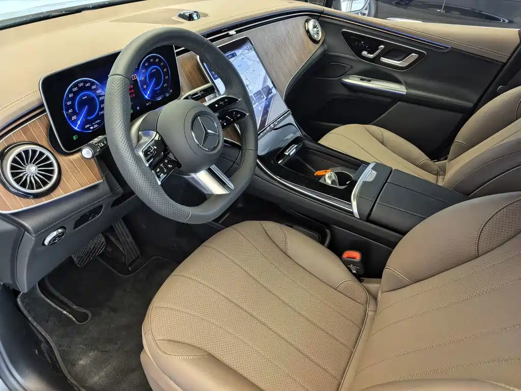 Mercedes-Benz EQE SUV — миниатюра 14