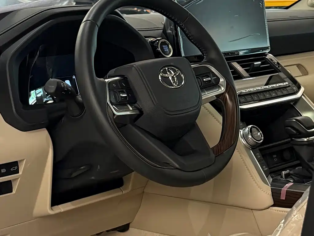 Toyota Land Cruiser LC300 2025 3.3T