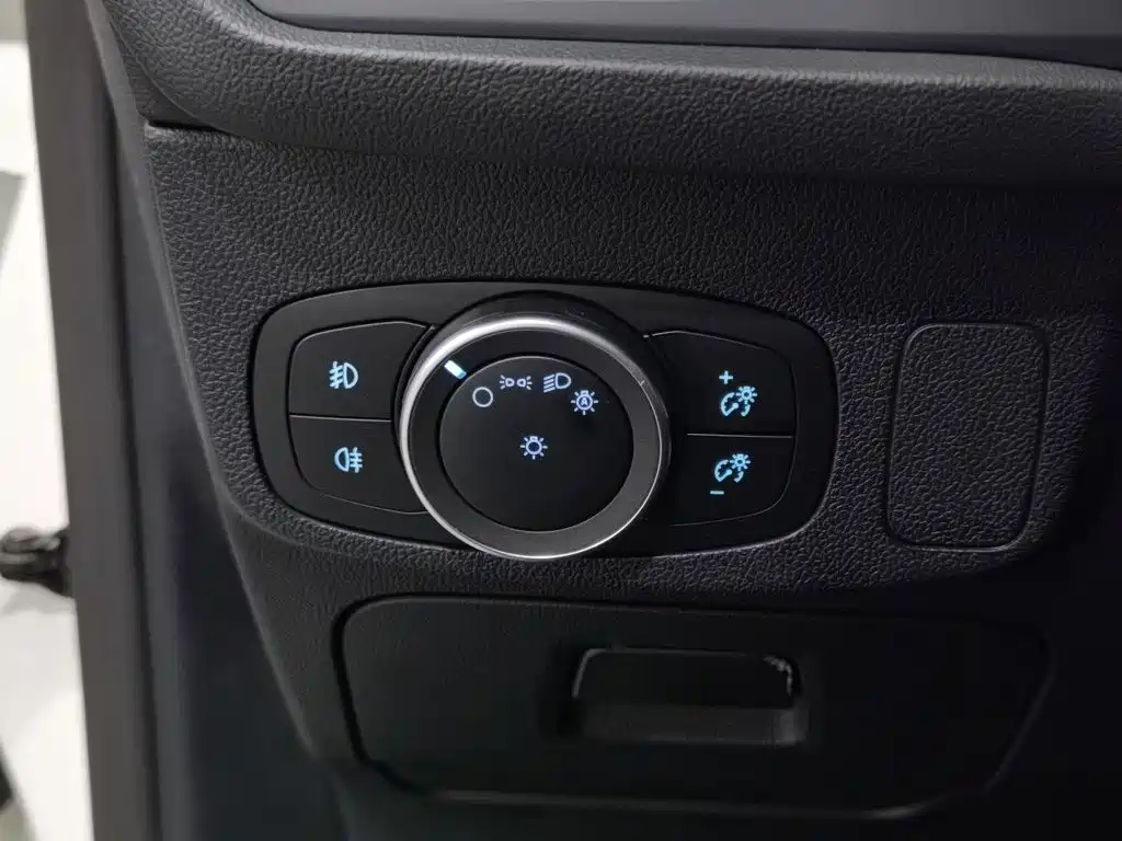 Ford Focus Active — миниатюра 21