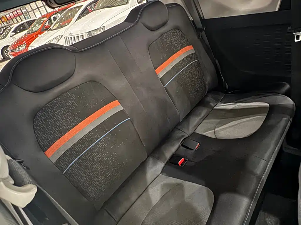 Wuling MINIEV — миниатюра 9