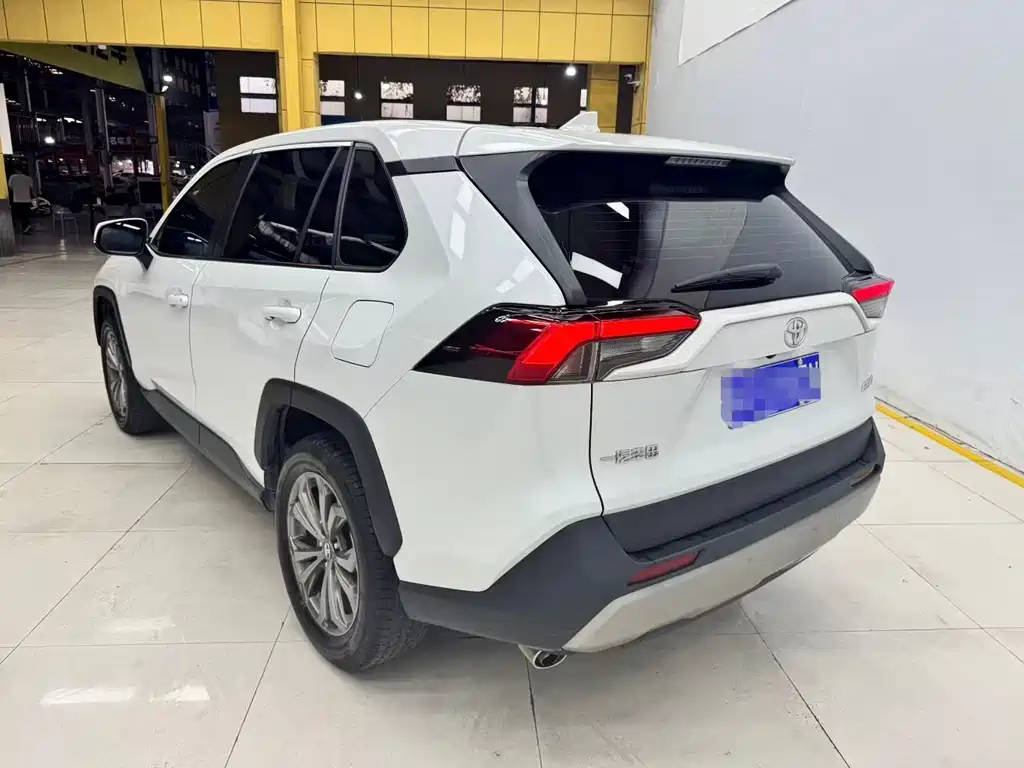 Toyota RAV4 — миниатюра 9
