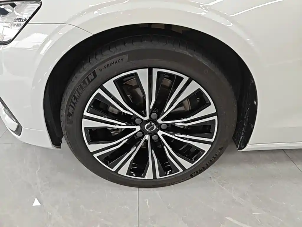 Volvo S60 — миниатюра 23