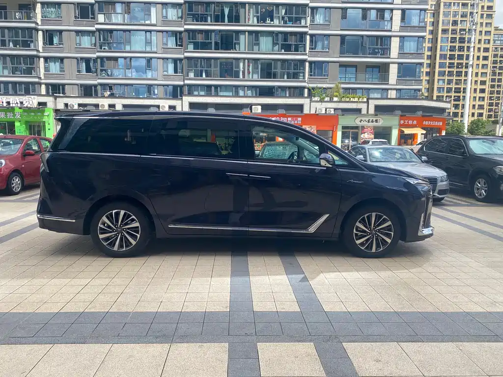 Buick GL8 Hybrid — миниатюра 7