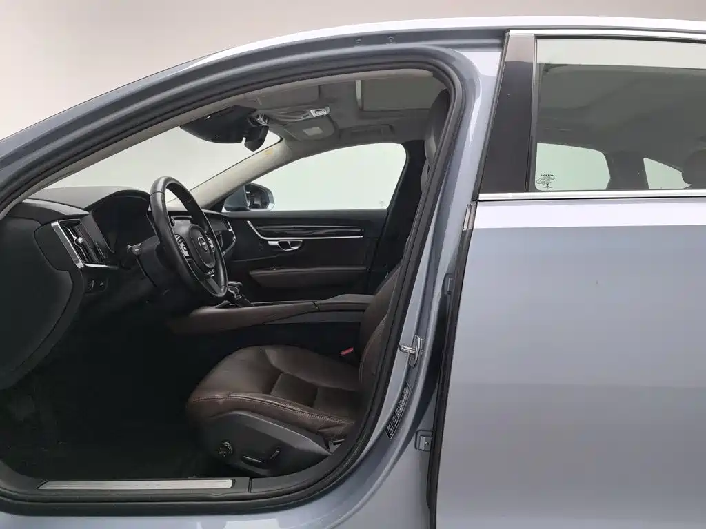 Volvo S90 — миниатюра 10