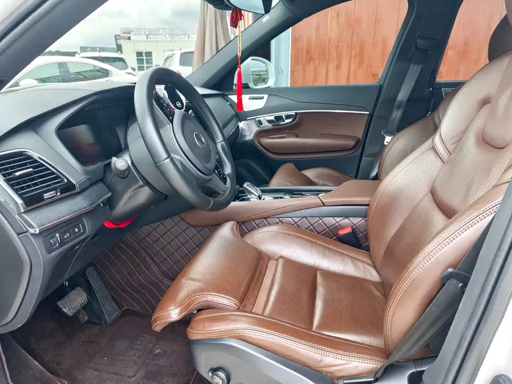 Volvo XC90 PHEV — миниатюра 11