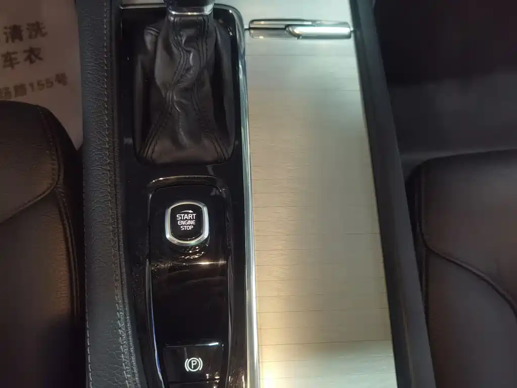 Volvo XC90 2018 T5 5 мест