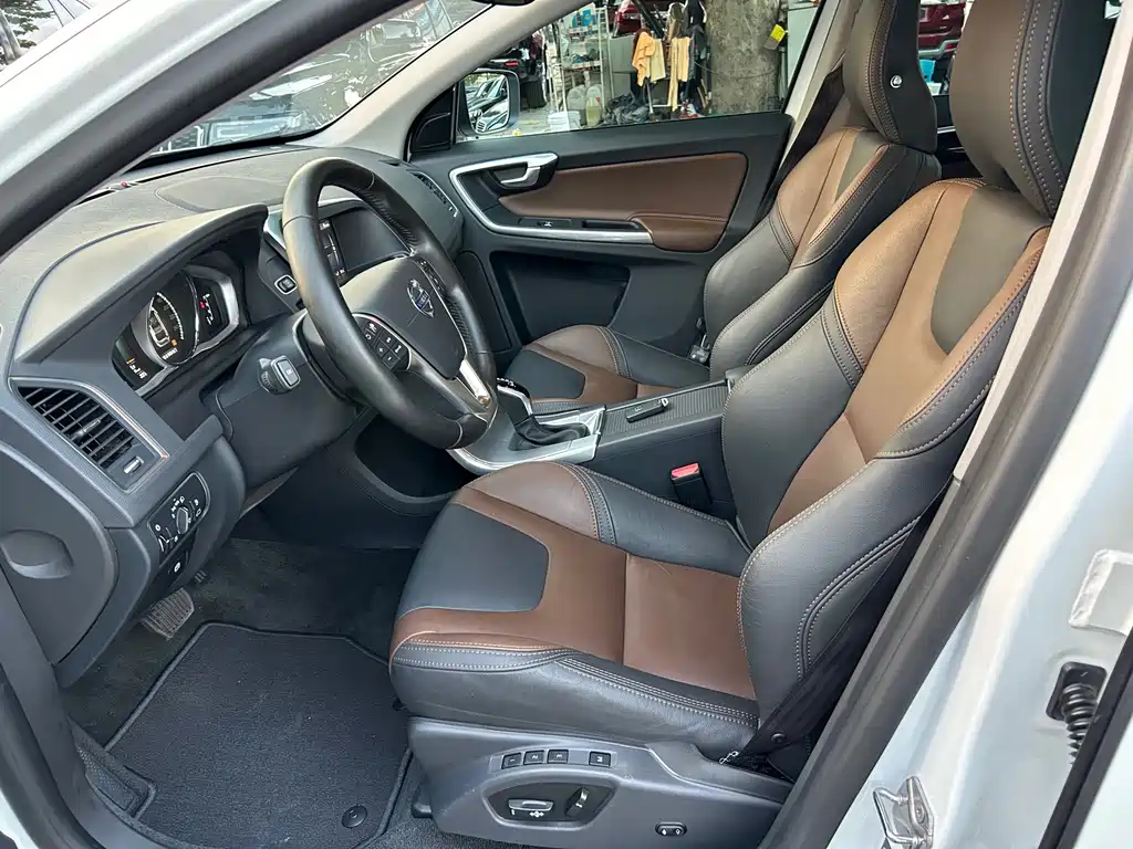 Volvo XC60 — миниатюра 10
