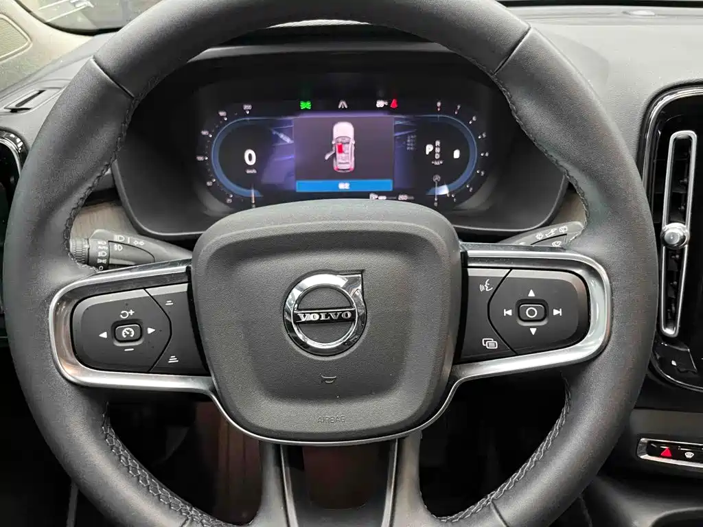 Volvo XC40 — миниатюра 8