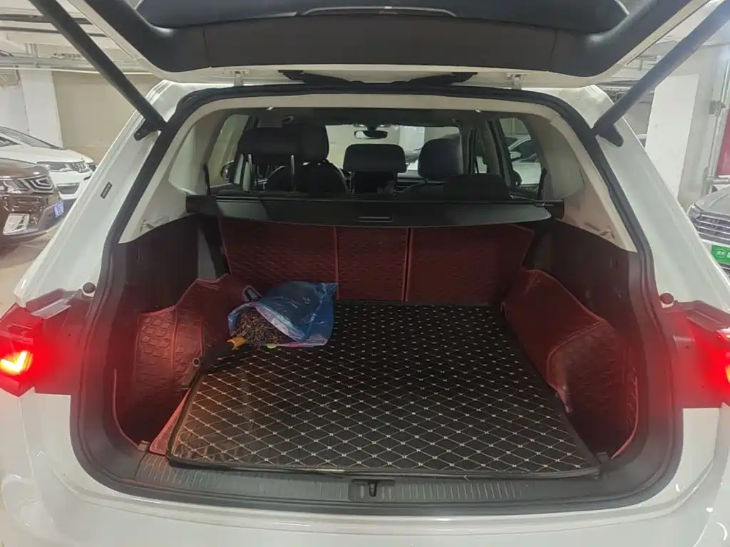 Volkswagen Tiguan L — миниатюра 21