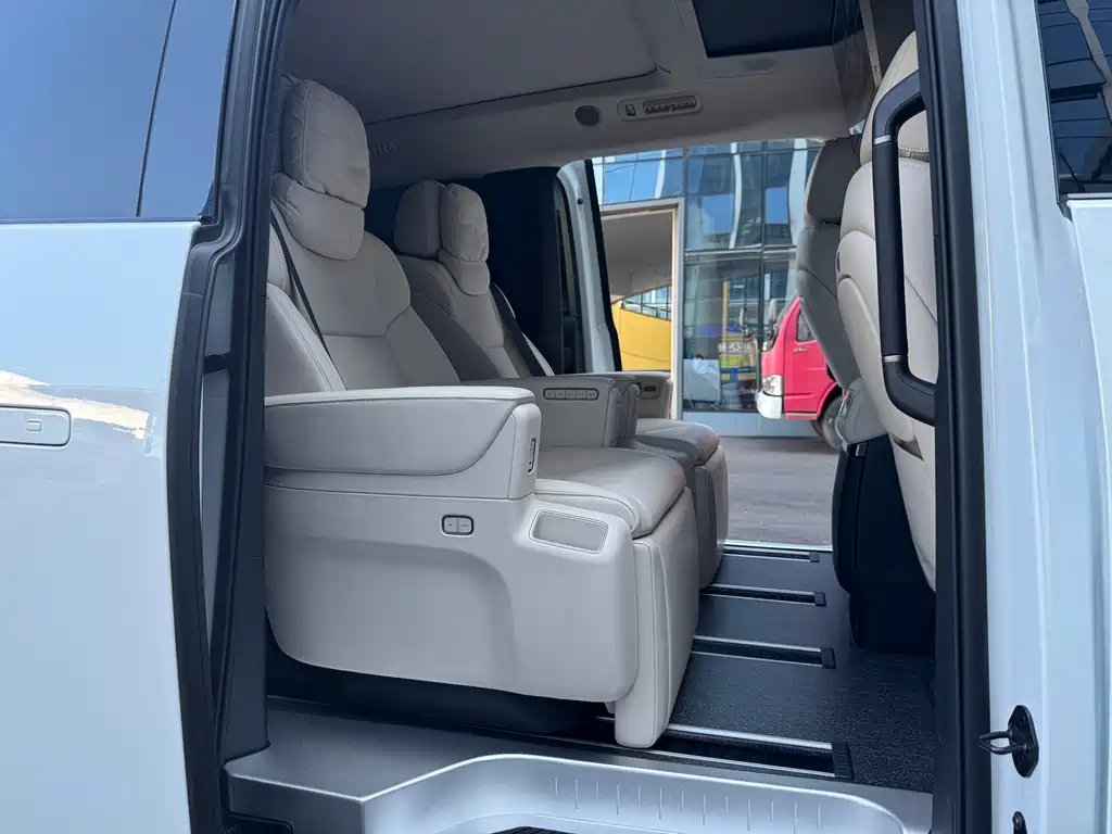 Li Auto Li MEGA — миниатюра 10