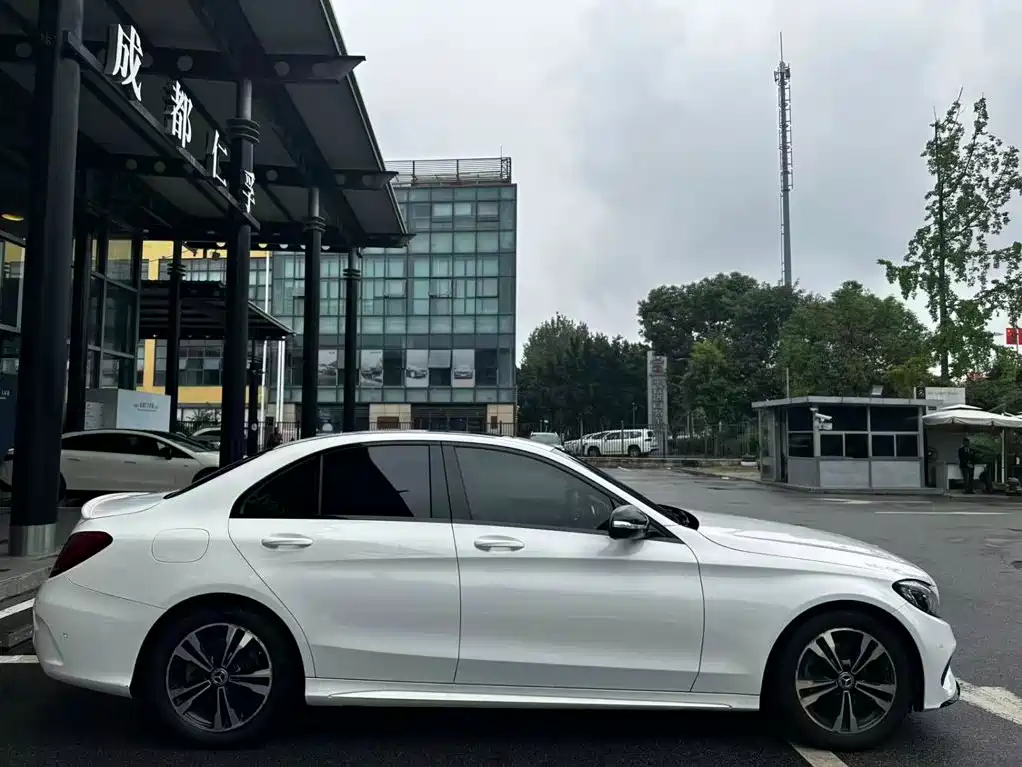 Mercedes-Benz C-Class — миниатюра 5