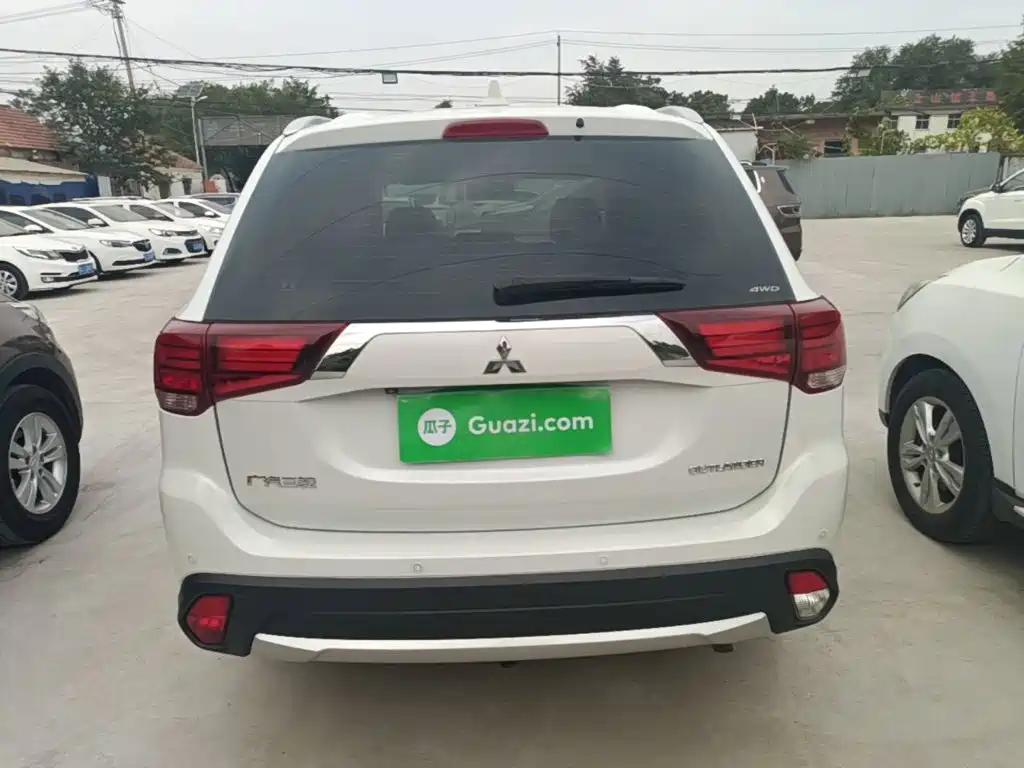Mitsubishi Outlander — миниатюра 6
