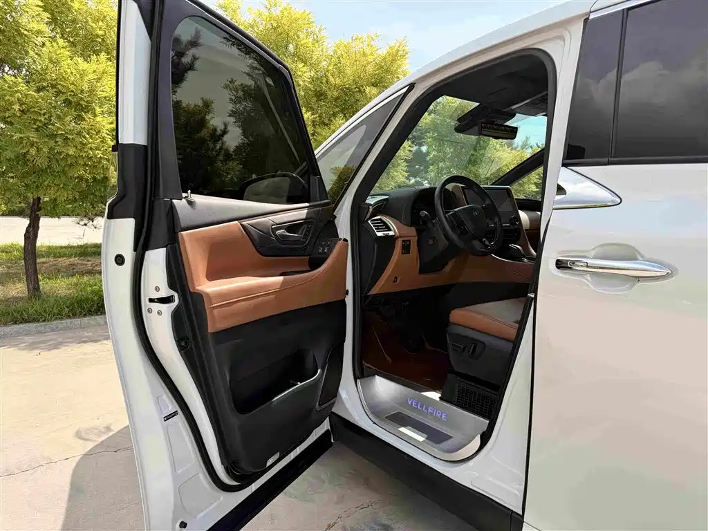 Toyota Vellfire 2024 2.5L Executive