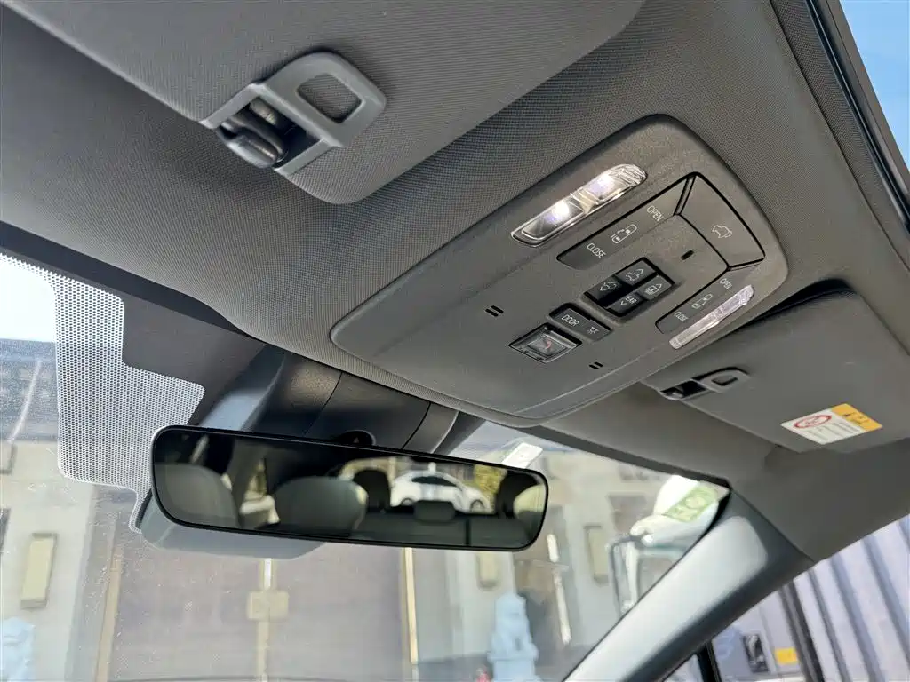 Toyota Granvia — миниатюра 25